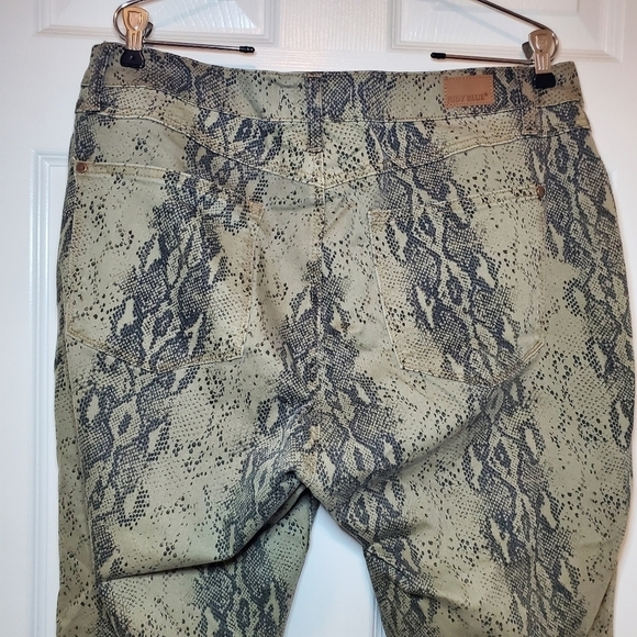 Judy Blue Sz 16W Skinny Mid Rise, Snake Skin Jeans - Picture 7 of 11
